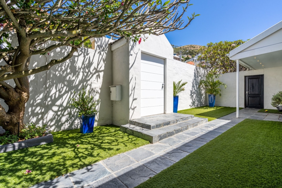 To Let 1 Bedroom Property for Rent in Green Point Western Cape